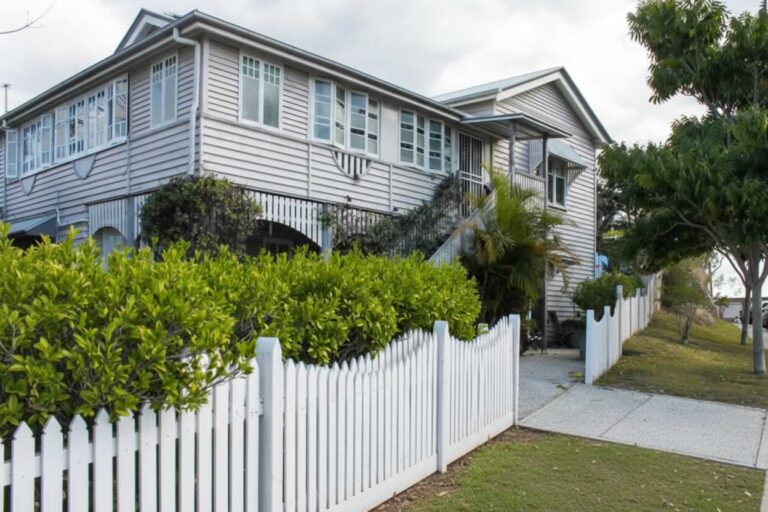We specialise in fencing and retaining walls for Queenslander Homes in Brisbane